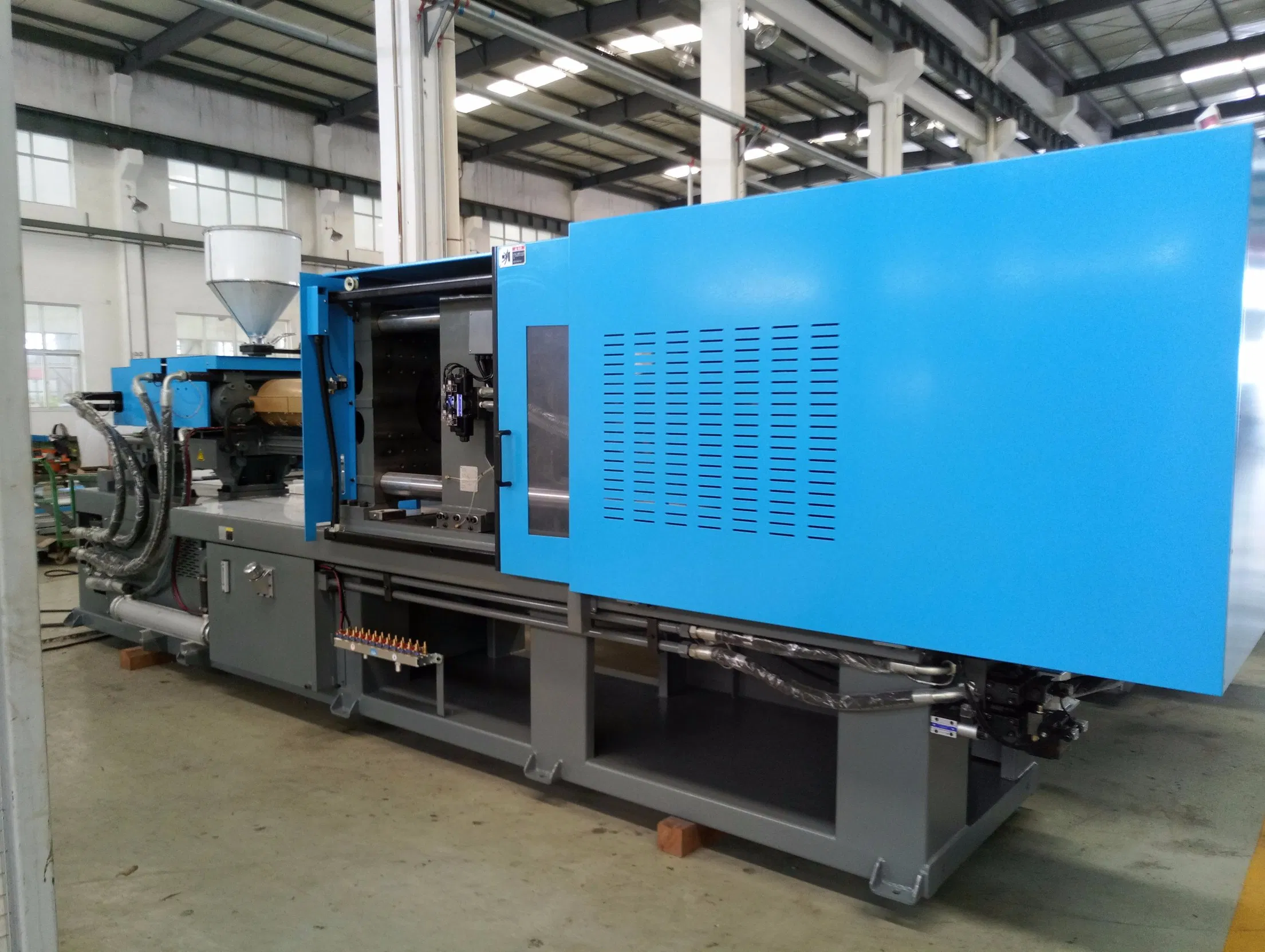 China Factory Plastic Container Injection Moulding Machine