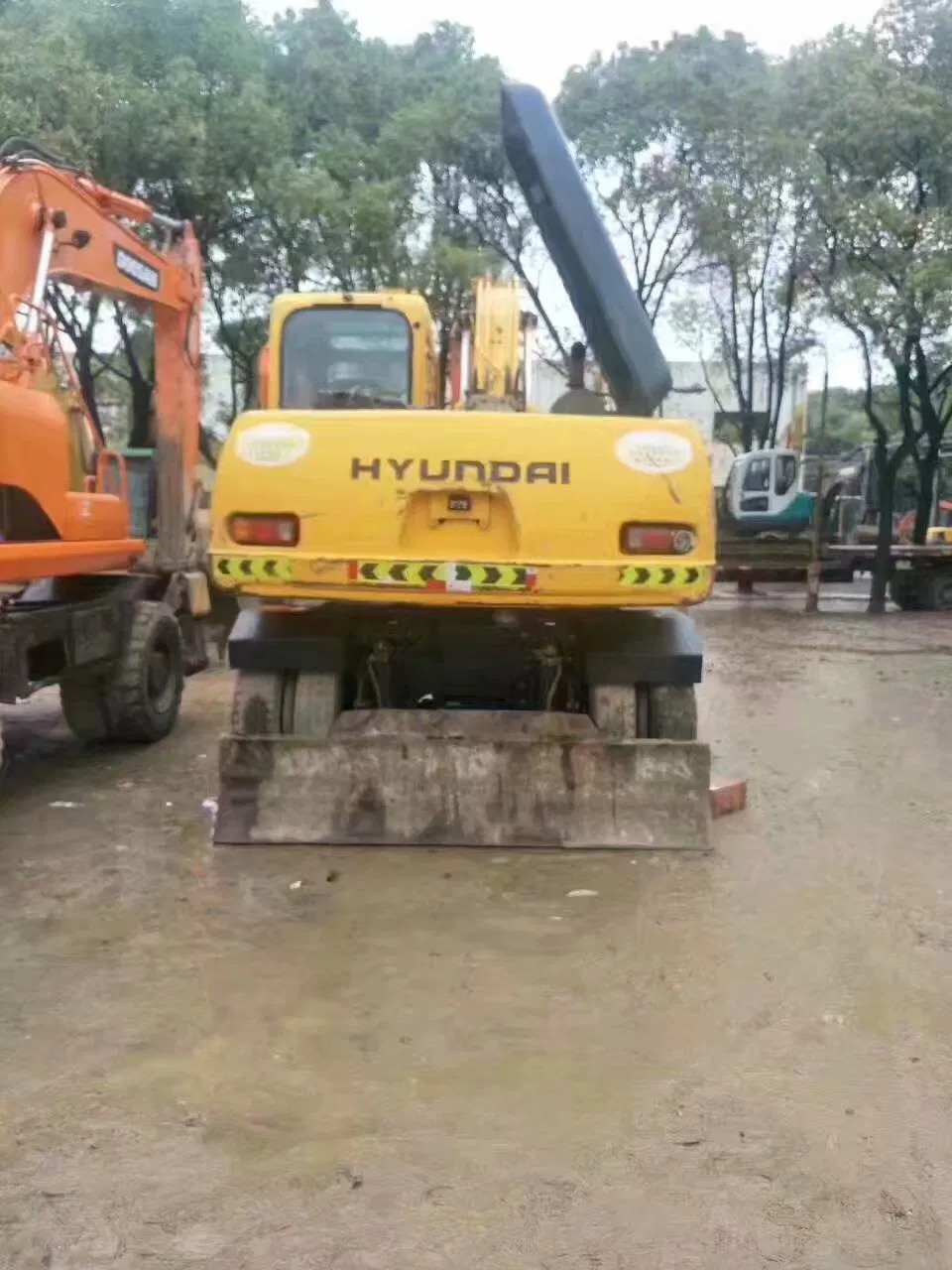 Korean Brand Second Hand Excavator Hyundai 130W Used 13ton Wheel Excavator