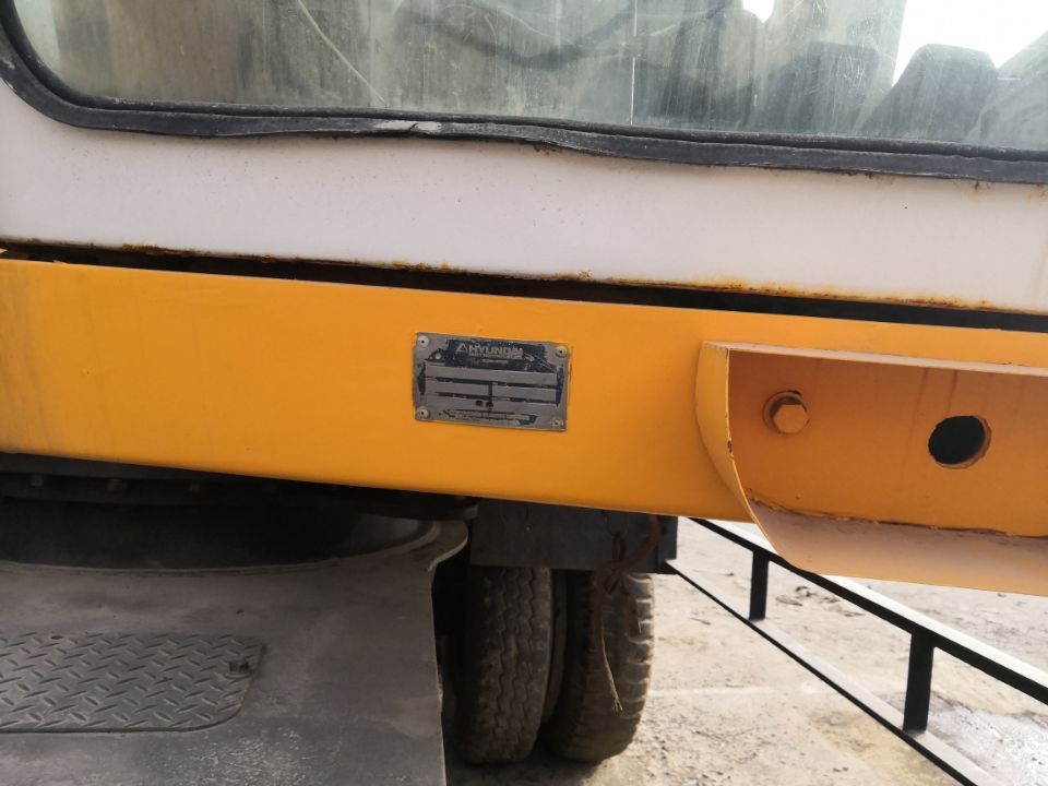 Used Second Hand Hyundaii R130W 0.7m3 Wheel Crawler in Good Quality